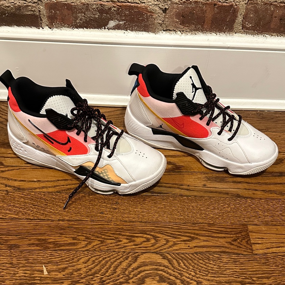 Nike Unisex White and Red Sneakers